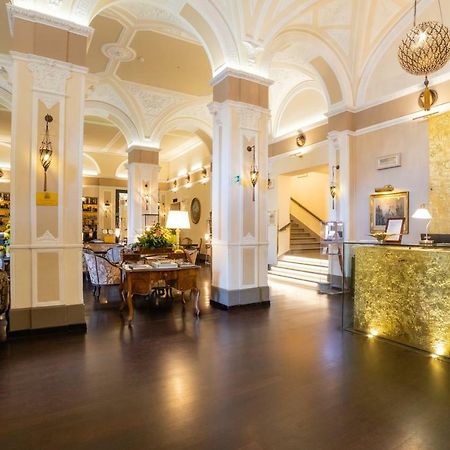 Hotel Bernini Palace Florenţa Exterior foto The lobby of the hotel