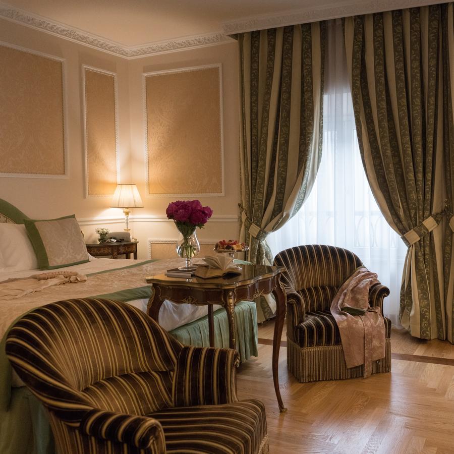 Hotel Bernini Palace Florenţa Exterior foto A room at the hotel