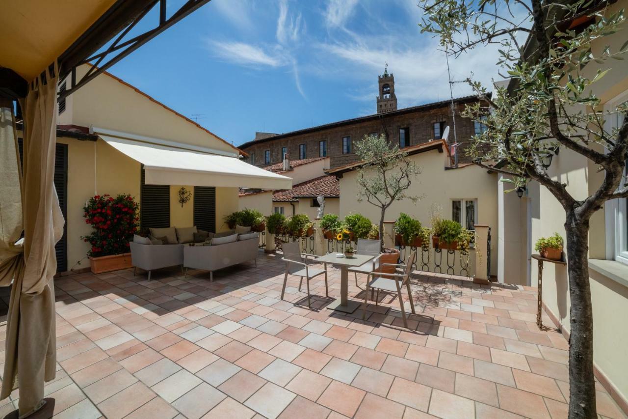 Hotel Bernini Palace Florenţa Exterior foto The courtyard of the museum